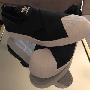 Adidas cross strap shell top size 9